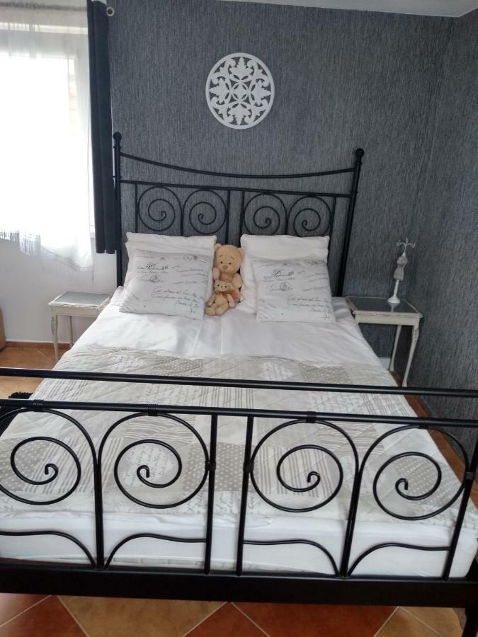Magiczny Zakatek Apartment โปเบียโรโว ภายนอก รูปภาพ