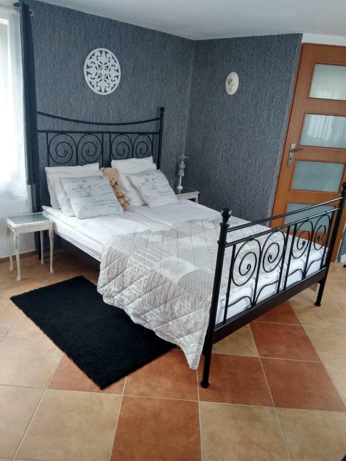 Magiczny Zakatek Apartment โปเบียโรโว ภายนอก รูปภาพ